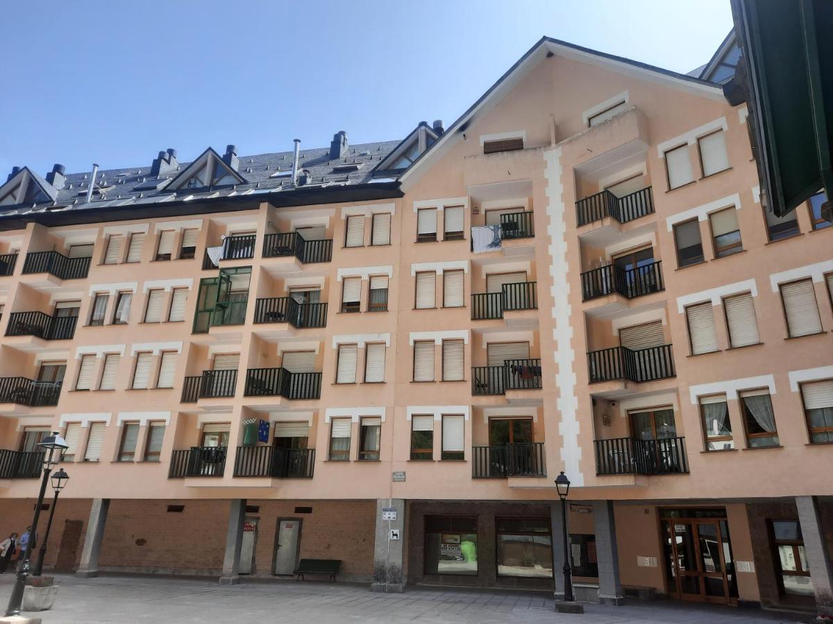 Acogedor Y Calido Apartamento Con Vistas A La Montana Canfranc Extérieur photo